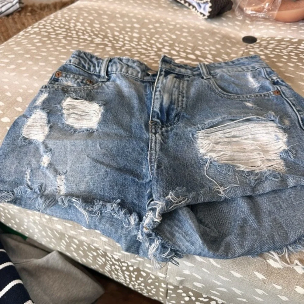 Blue‎ Distressed Jean Shorts with Cut-Off Hem